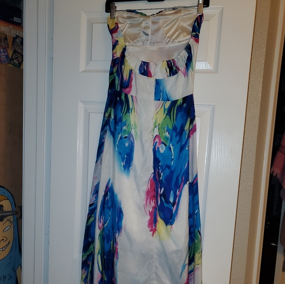 Beautiful strapless dress 🌞 - Picture 2 of 2